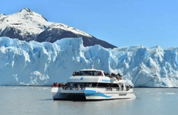 Navegación frente a la cara norte del glaciar Perito Moreno