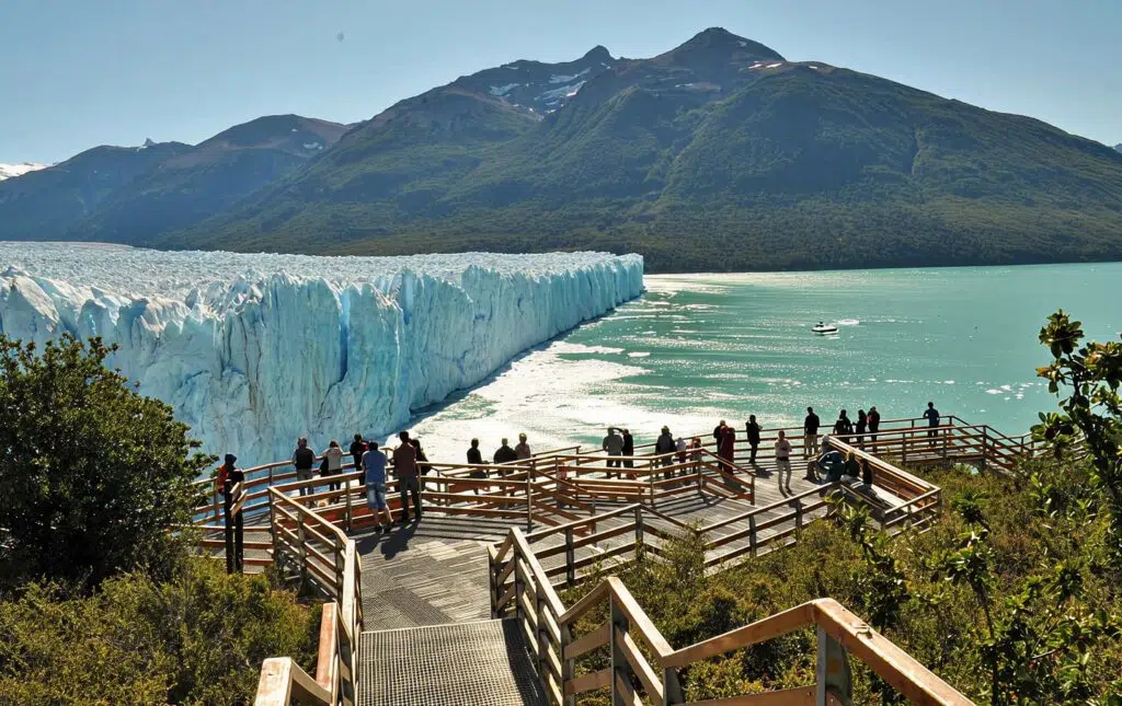 El glaciar Perito Moreno visto desde las pasarelas del Parque Nacional Los Glaciares